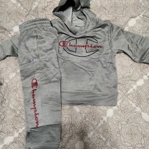 Champion jogging set, size 4/5. Boys. New.